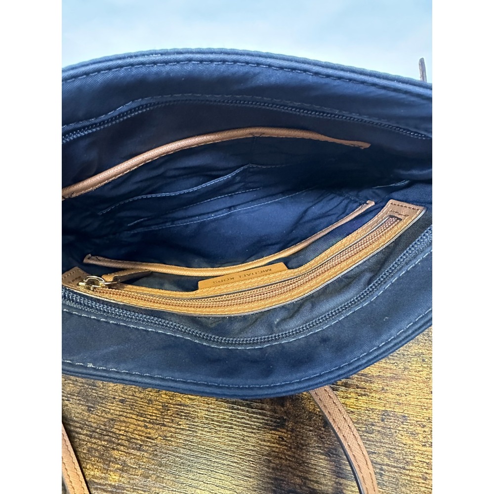 Michael Kors Kelsey Navy Nylon Crossbody Bag Gold Tone Hardware Adjustable Strap - Picture 11 of 15